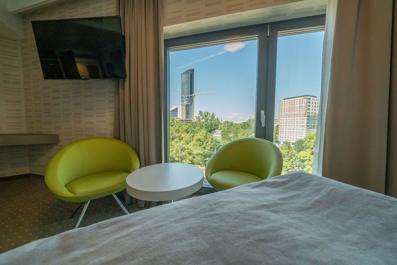Q Hotel Plus Wroclaw - Image 4