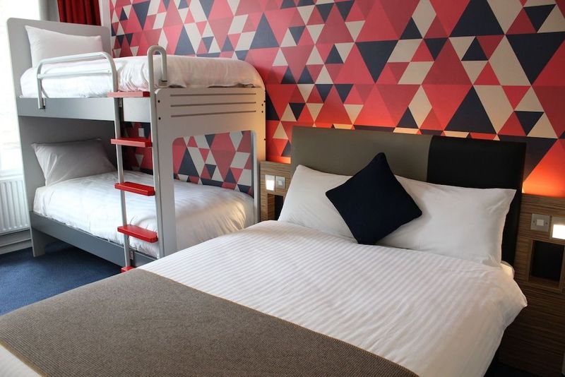 Cityroomz Edinburgh - Image 10