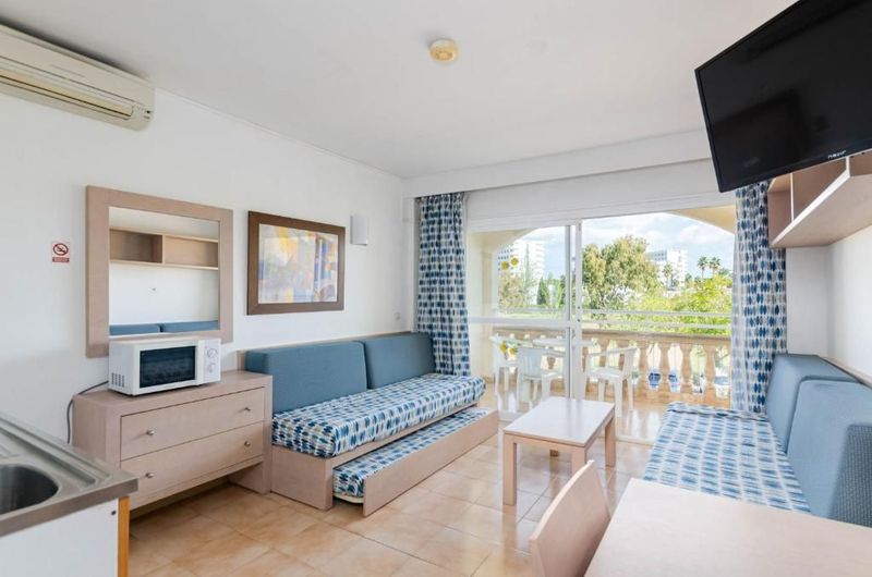 Mariner Club Apartments - Image 3
