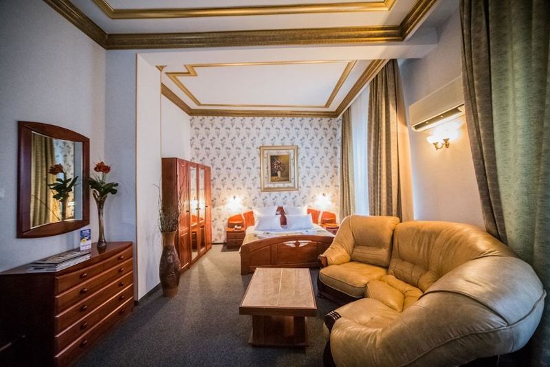 Bucharest Comfort Suites Hotel - Image 3