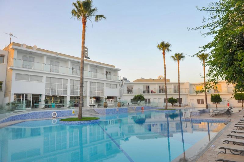 Fedrania Gardens Hotel - Image 9