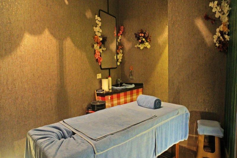 Club Aqua Plaza Hotel - Image 5