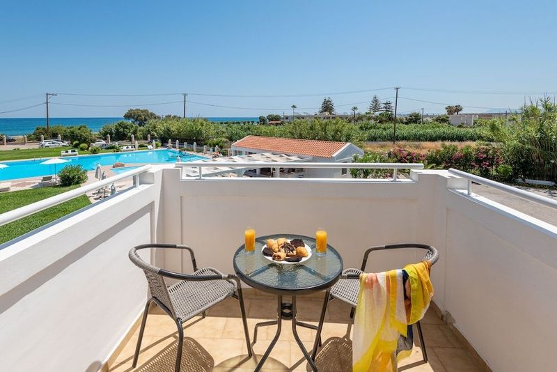 Mrs Chryssana Beach Hotel - Image 8