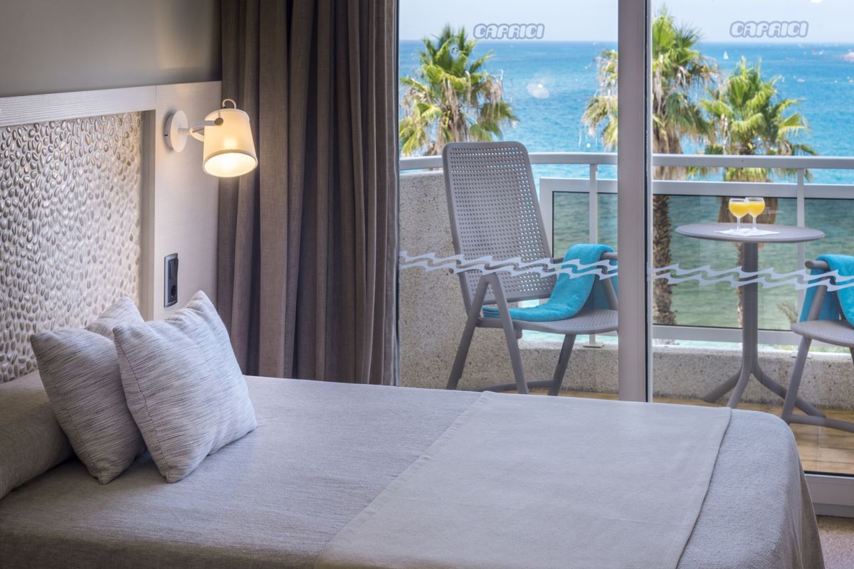 Caprici Beach Hotel - Image 2