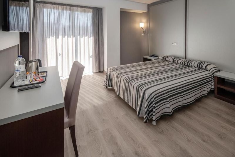 Hotel Summer - Image 5