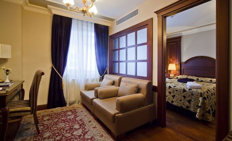 GLK PREMIER Regency Suites & Spa - Image 6