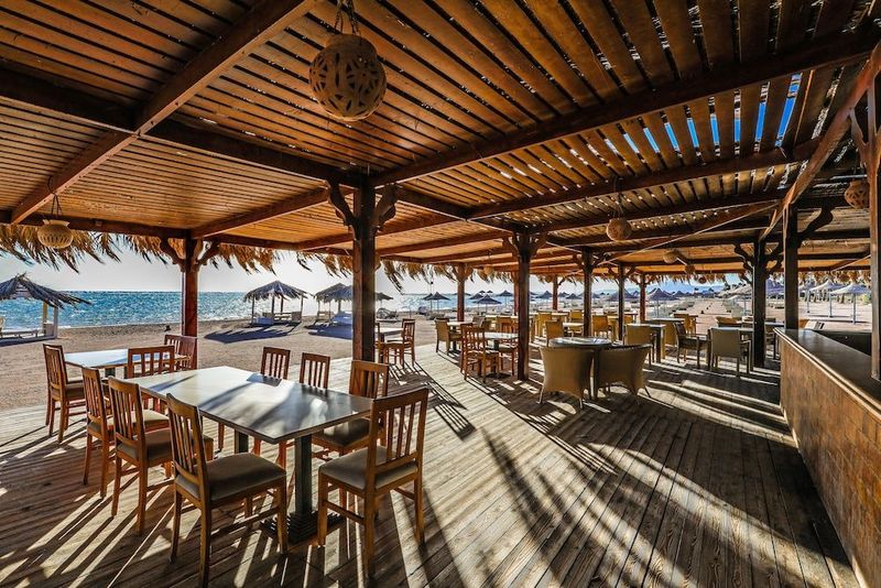 Amwaj Oyoun Resort & Casino - Image 5