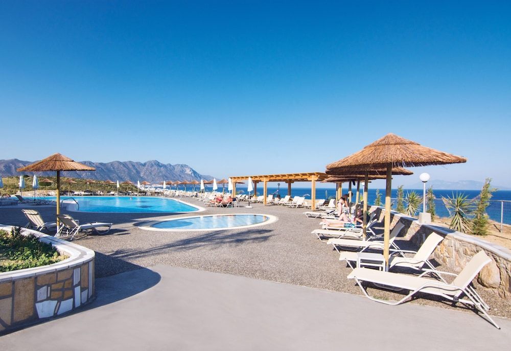 Grand Blue Beach Hotel - Image 10