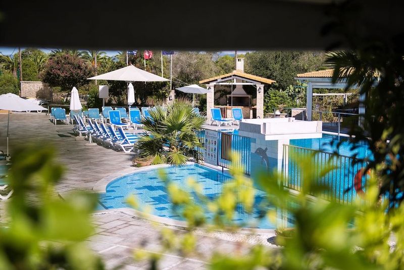 Kavos Plaza Hotel - Image 10