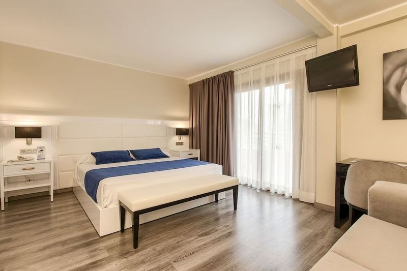 Hotel Benidorm East by Pierre & Vacances - Image 2