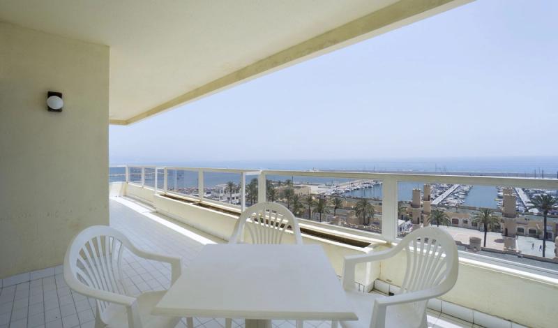Aparthotel PYR Fuengirola - Image 6