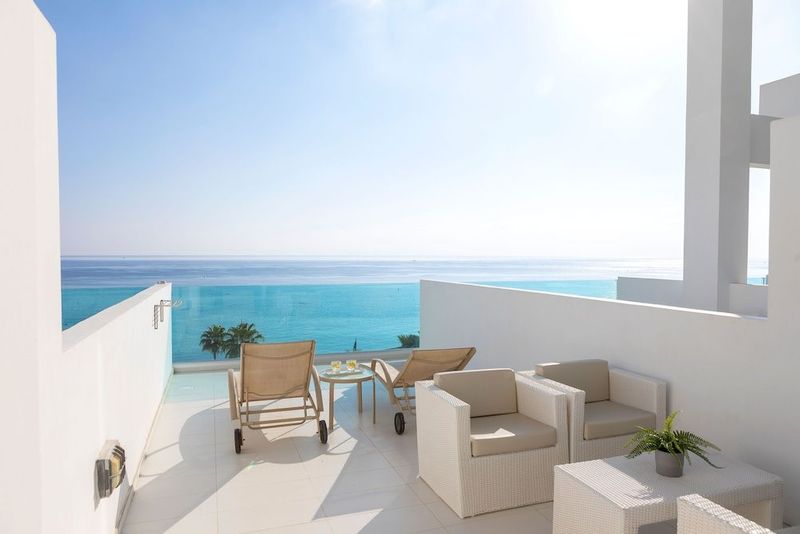 Vrissaki Beach Hotel - Image 6