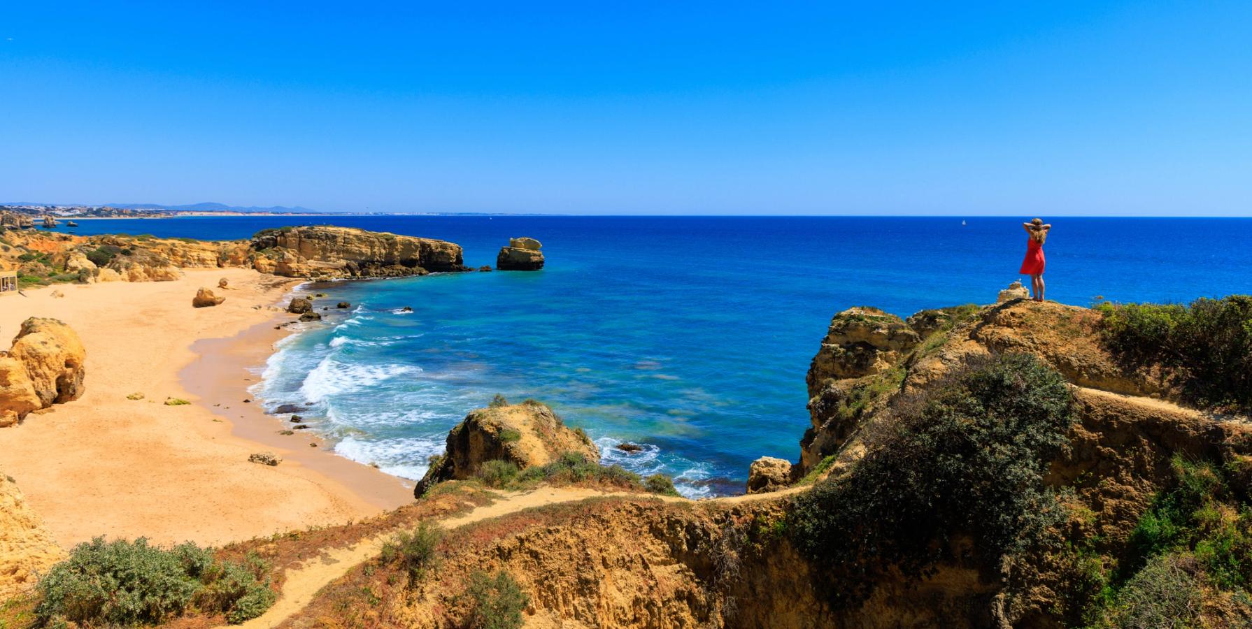 Praia da Marinha vid Algarvekusten i Portugal