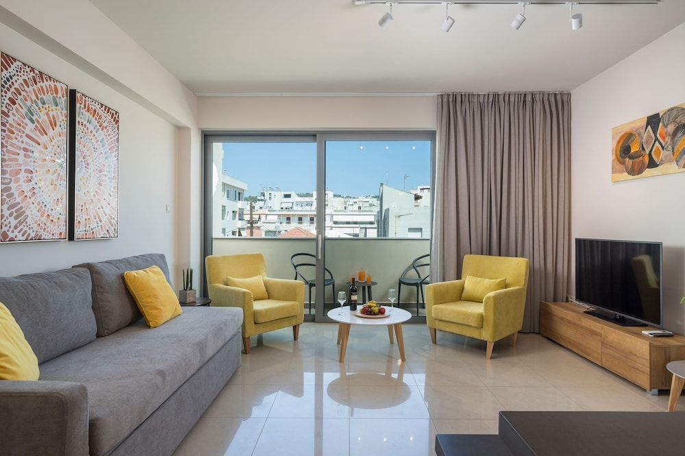 Trianon Luxury Apartments & Suites - Image 6