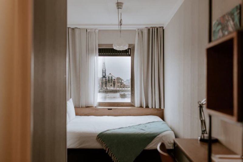 Good Hotel - Image 2