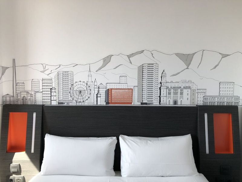 Easyhotel Malaga City Centre - Image 2