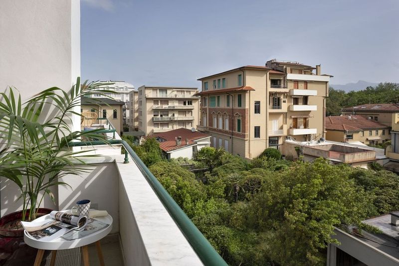 Palace Hotel - Image 1