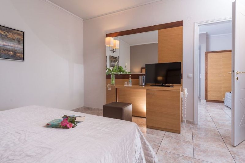 Athina Palace Resort & Spa - Image 10