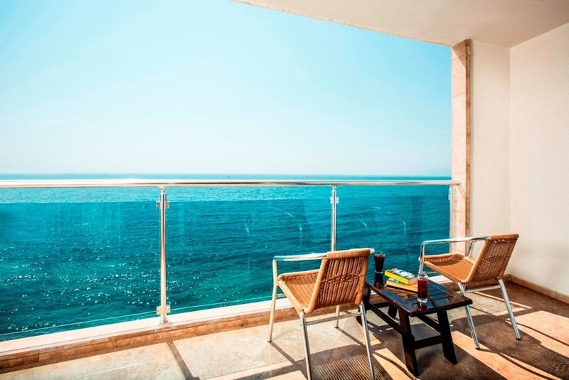 Charisma De Luxe Hotel - Image 2