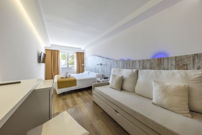 Hotel Triton Beach - Image 5