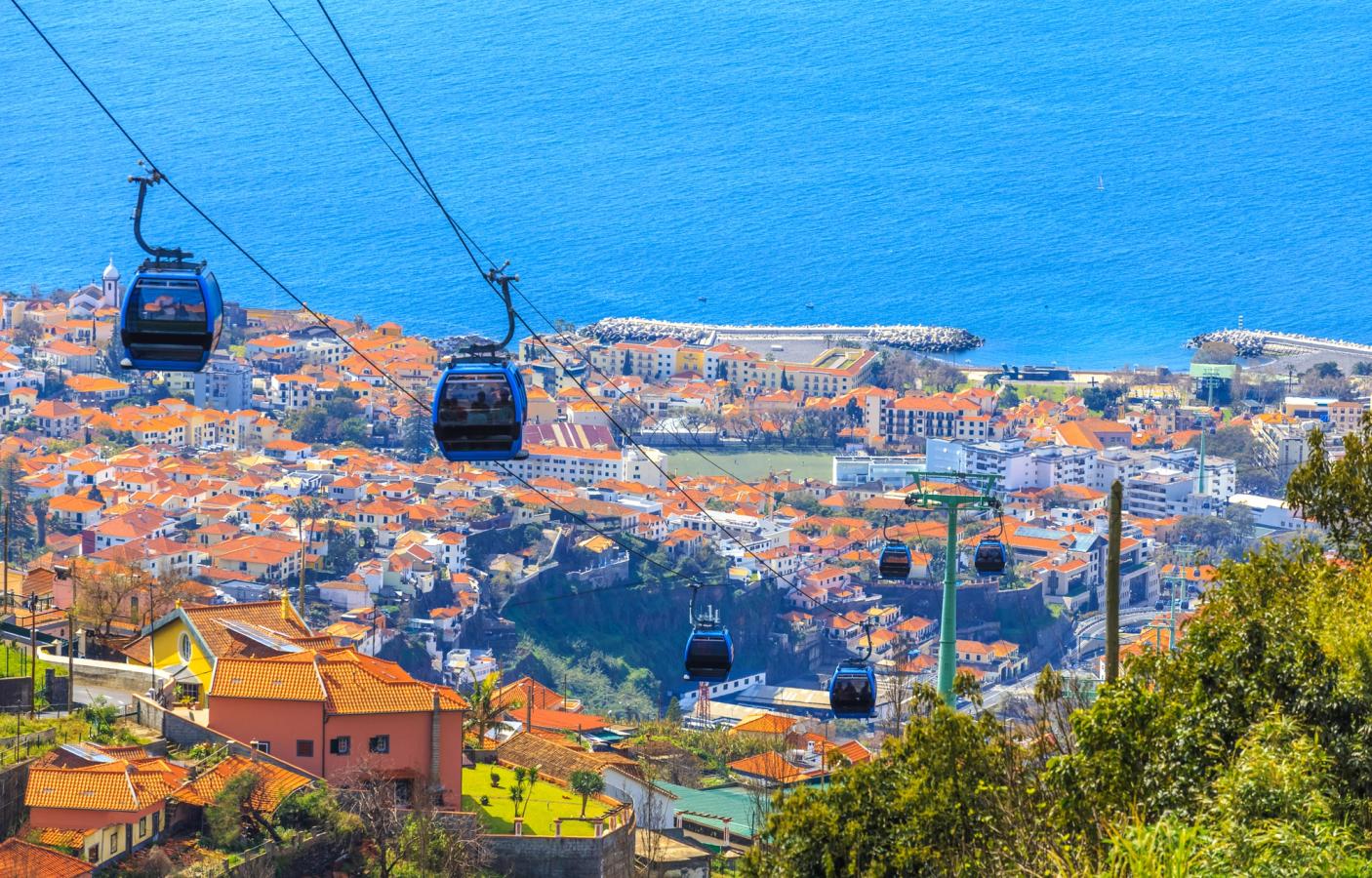 Taubanen opp til Monte-fjellet gir en fantastisk utsikt over Funchal på Madeira