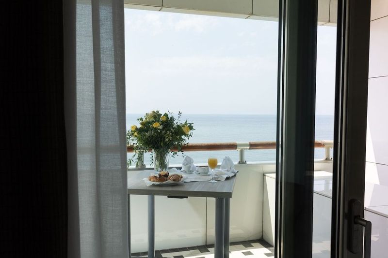 Grand Hotel Salerno - Image 8