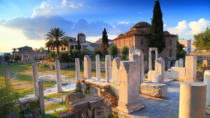 Gamle ruiner i historiske Athen