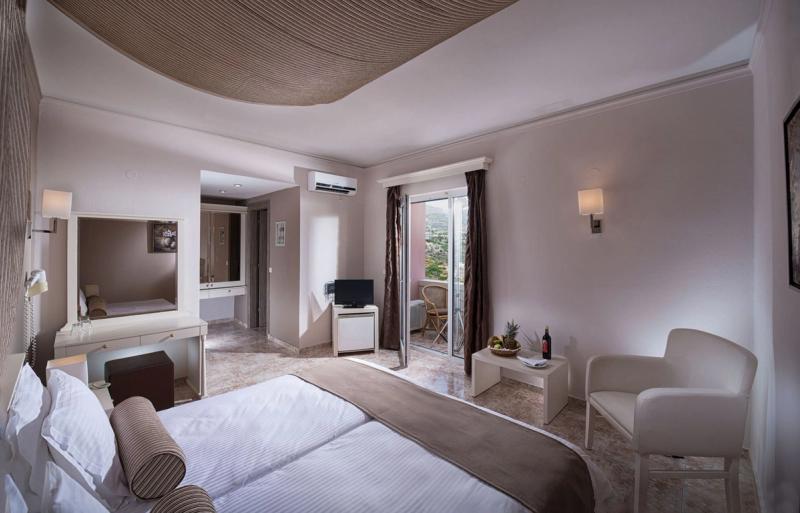 Athina Palace Resort & Spa - Image 8