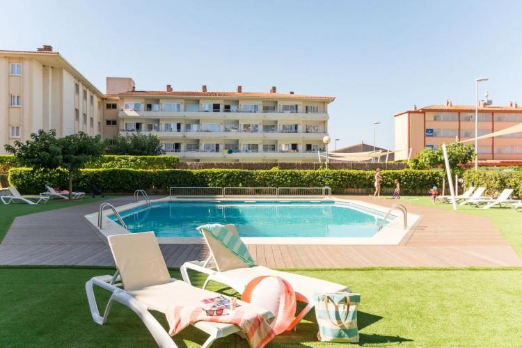 Nyt bassenget på leilighetshotellet Pierre & Vacances Estartit Playa i Estartit i Spania.