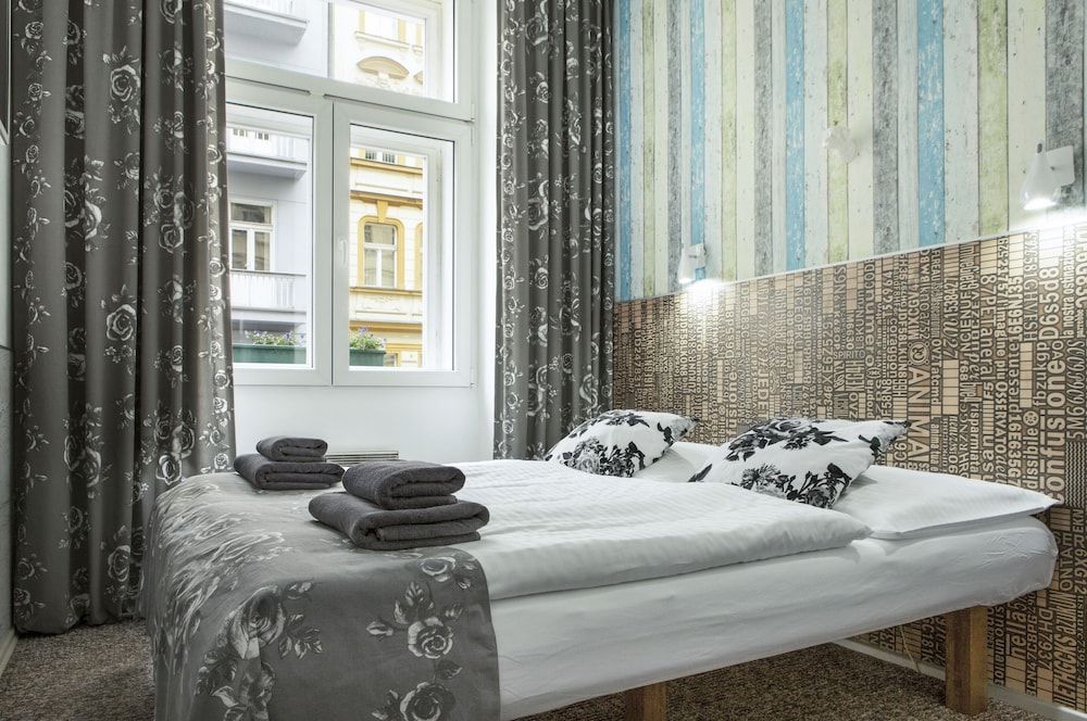 Royal Court Hotel - Image 7