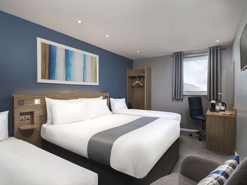 Travelodge London Central City Road - Image 8