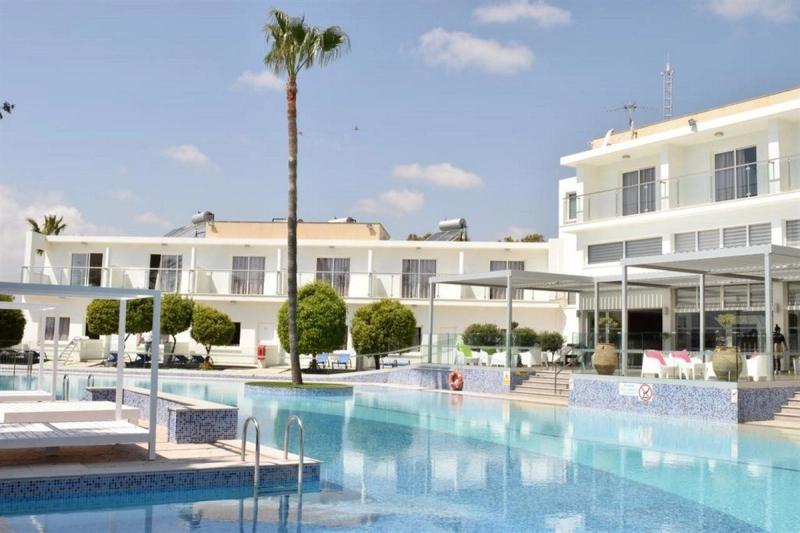 Fedrania Gardens Hotel - Image 5