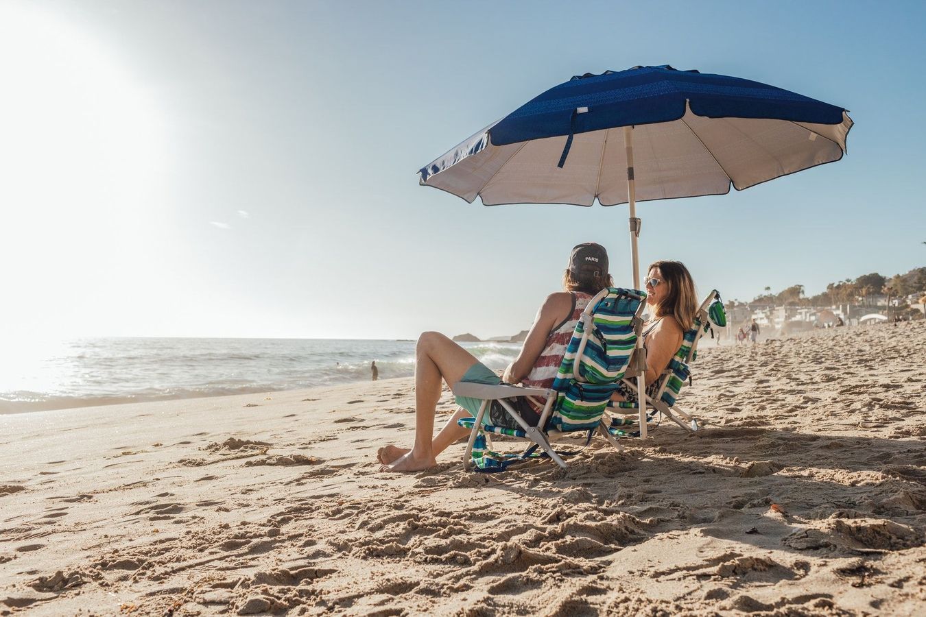 Njut av härliga dagar på stranden i Glyfada på Atens riviera