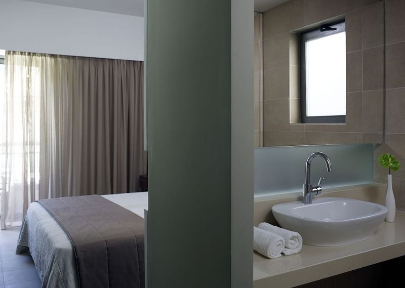 Angela Hotel Downtown Rooms - Image 5