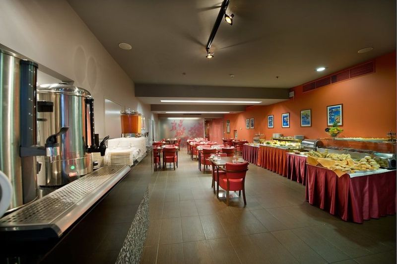EA Hotel Julis - Image 9