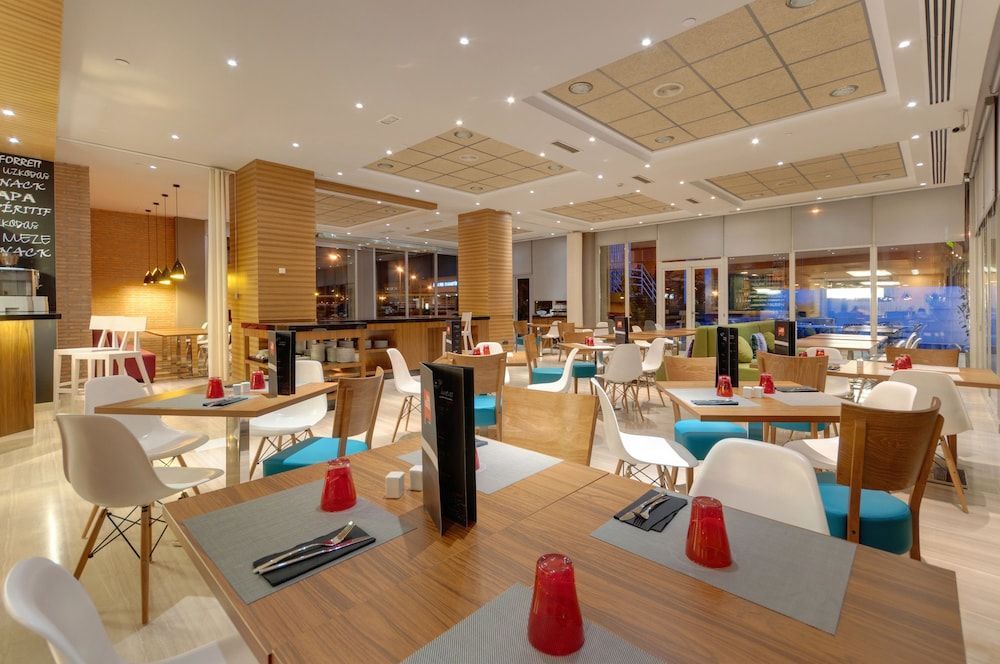 Hotel Madrid Chamartín - Image 10