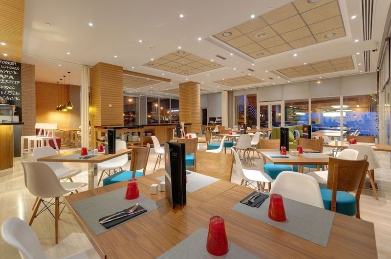 Hotel Madrid Chamartín - Image 10