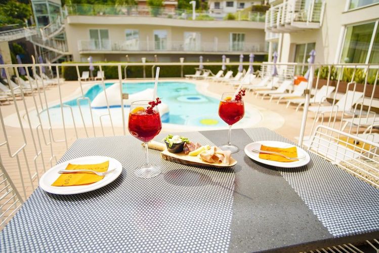 Malavoglia Inn ligger i Aci Trezza på Sicilien og tilbyder værelser med balkon og fælles poolområde.