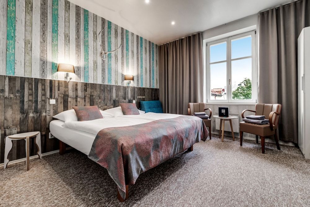 Royal Court Hotel - Image 5