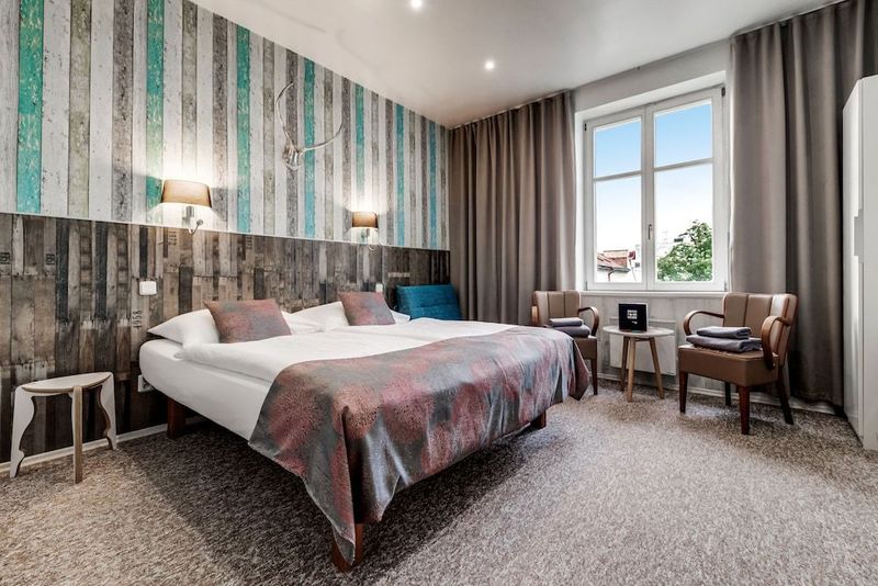 Royal Court Hotel - Image 5