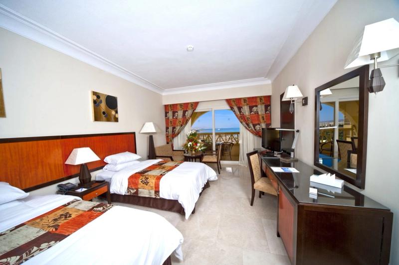 AMC Royal Hotel & Spa - Image 7