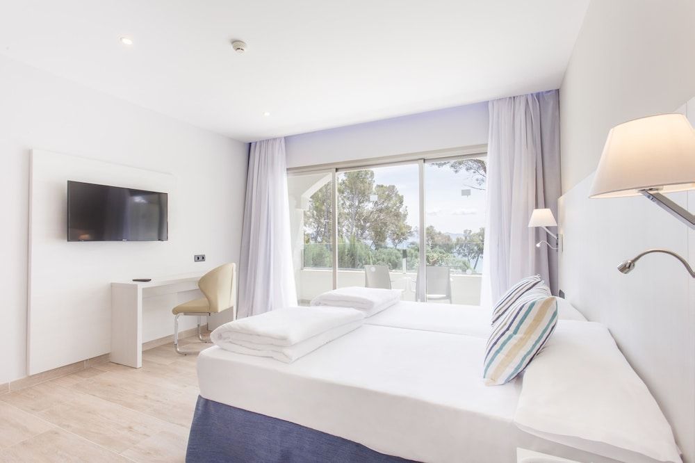 Mar Hotels Alcanada - Image 5