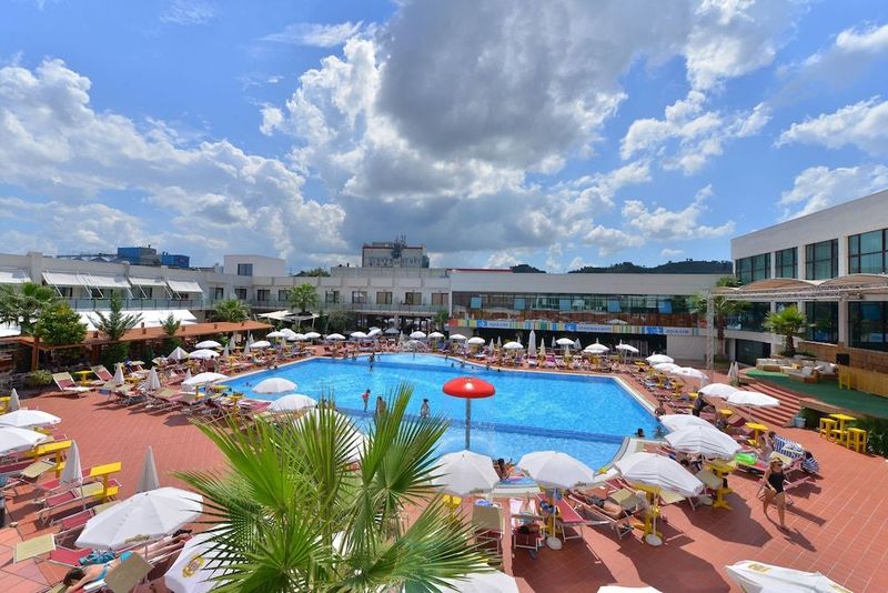 Te Stela Resort - Image 1