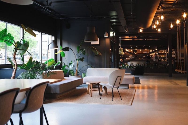 Good Hotel - Image 6