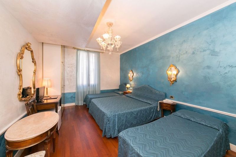 Hotel Pantalon - Image 7