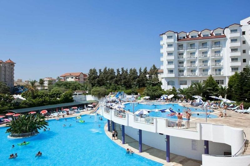 Serenis Hotel - Image 9