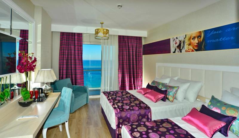 Azura Deluxe Resort & Spa Hotel - Image 3