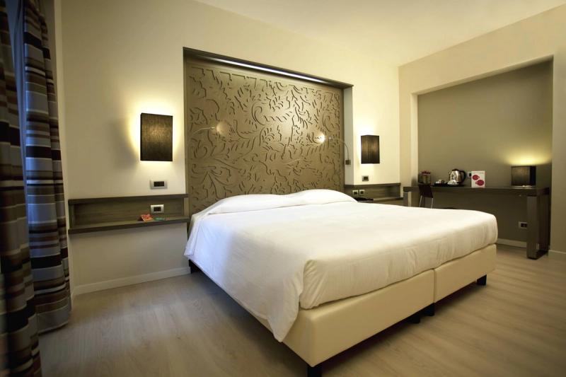 Hotel Diplomatic - Image 4