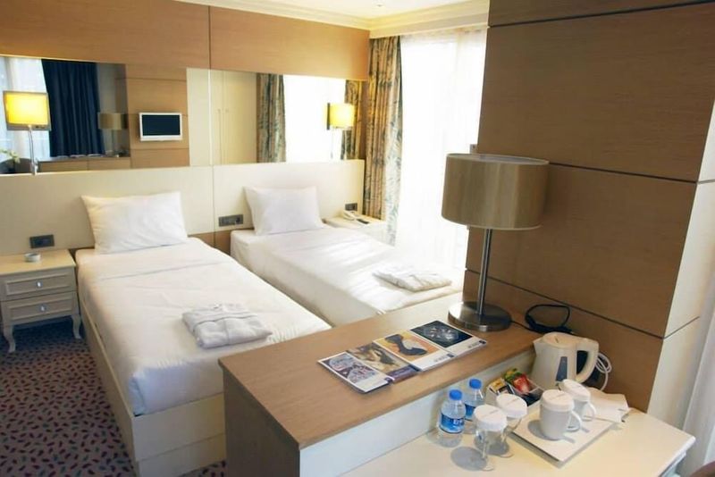 Le Mirage Hotel - Image 4