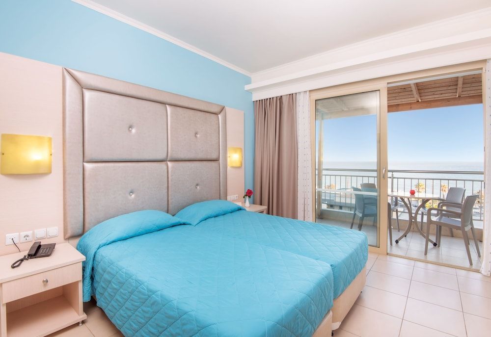 Grand Blue Beach Hotel - Image 4